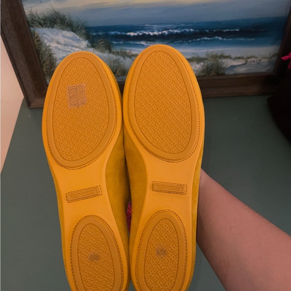 Offers Welcome!! NWT Tory Burch Suede Minnie Ballet Flats Golden Crest - Picture 3 of 6